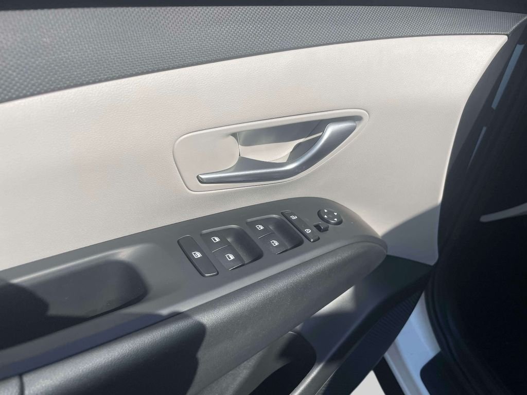 Used 2024 White Hyundai SEL image 17