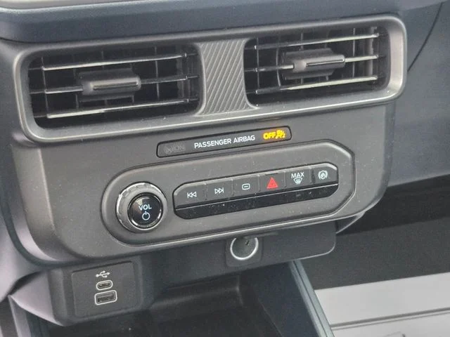 Used 2025 Beige Ford XL image 28