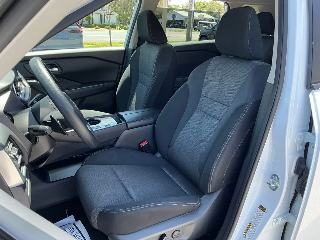 Used 2024 White Nissan SV image 27