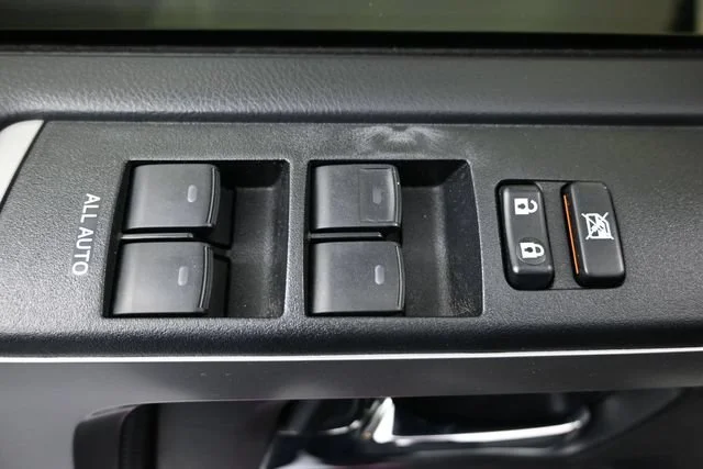 Used 2019 Super White Toyota SR5 image 12