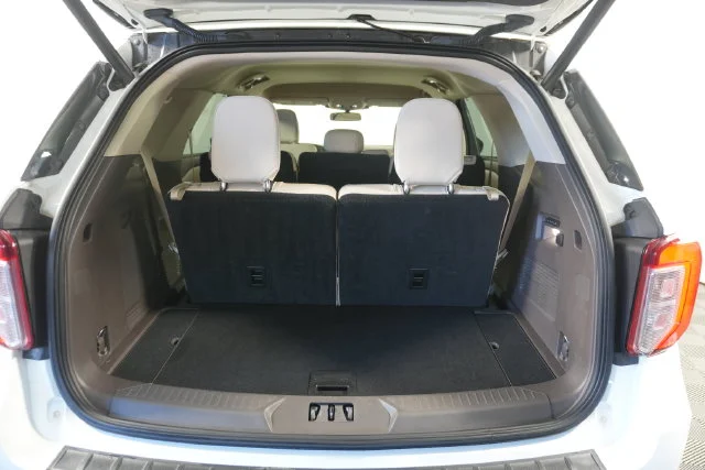 Used 2021 Star White Ford Platinum image 29