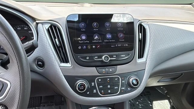 Used 2025 White Chevrolet LT image 25