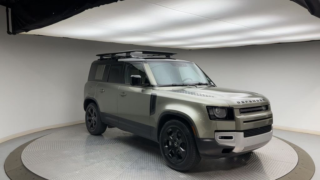 Used 2025 Pangea Green Metallic Land Rover S image 8
