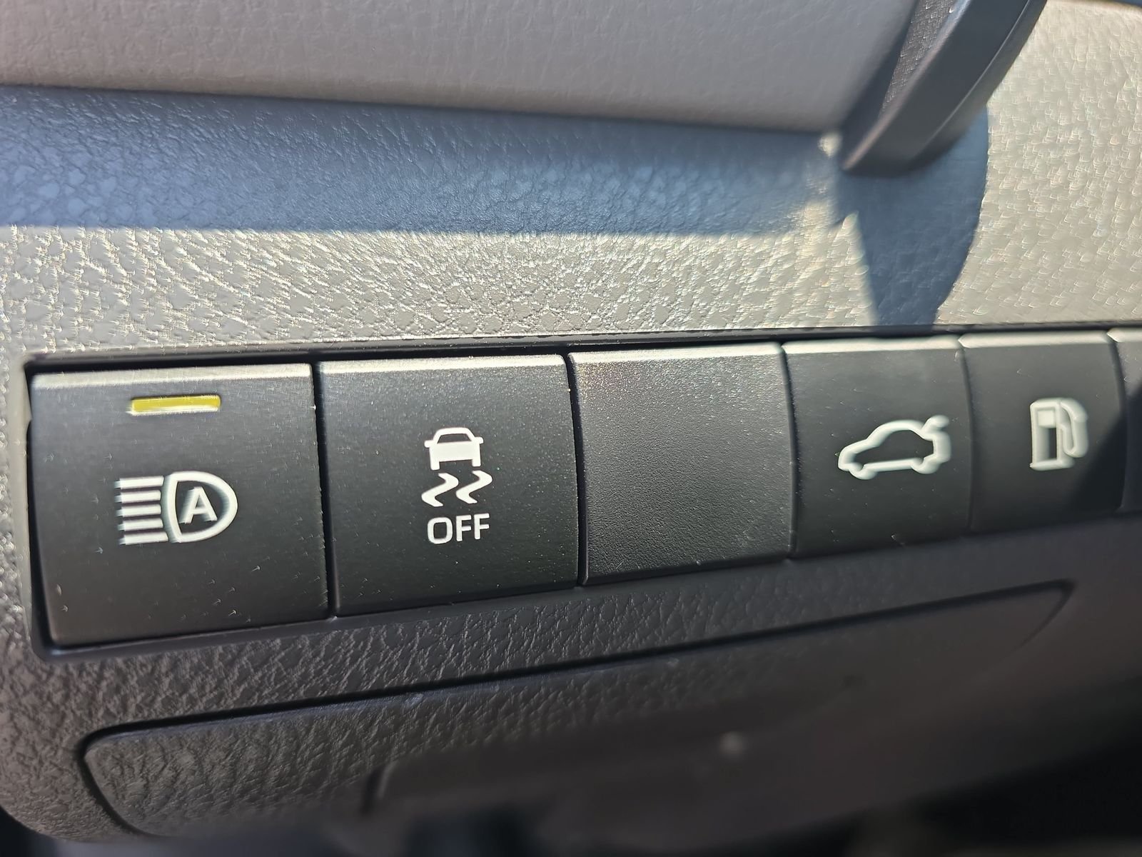 Used 2018 Blue Toyota SE image 25