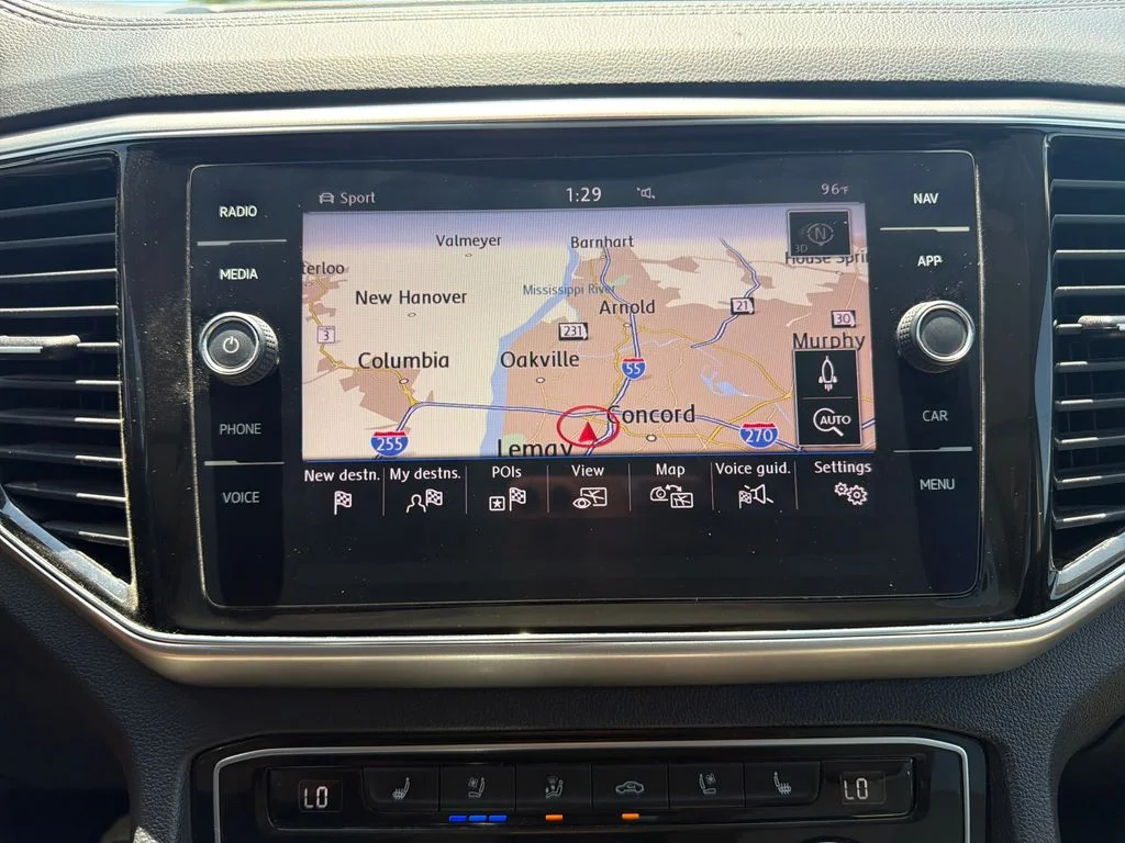 Used 2019  Volkswagen SEL Premium image 21