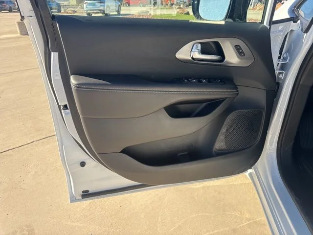 2026 Chrysler Pacifica Select - Photo 22