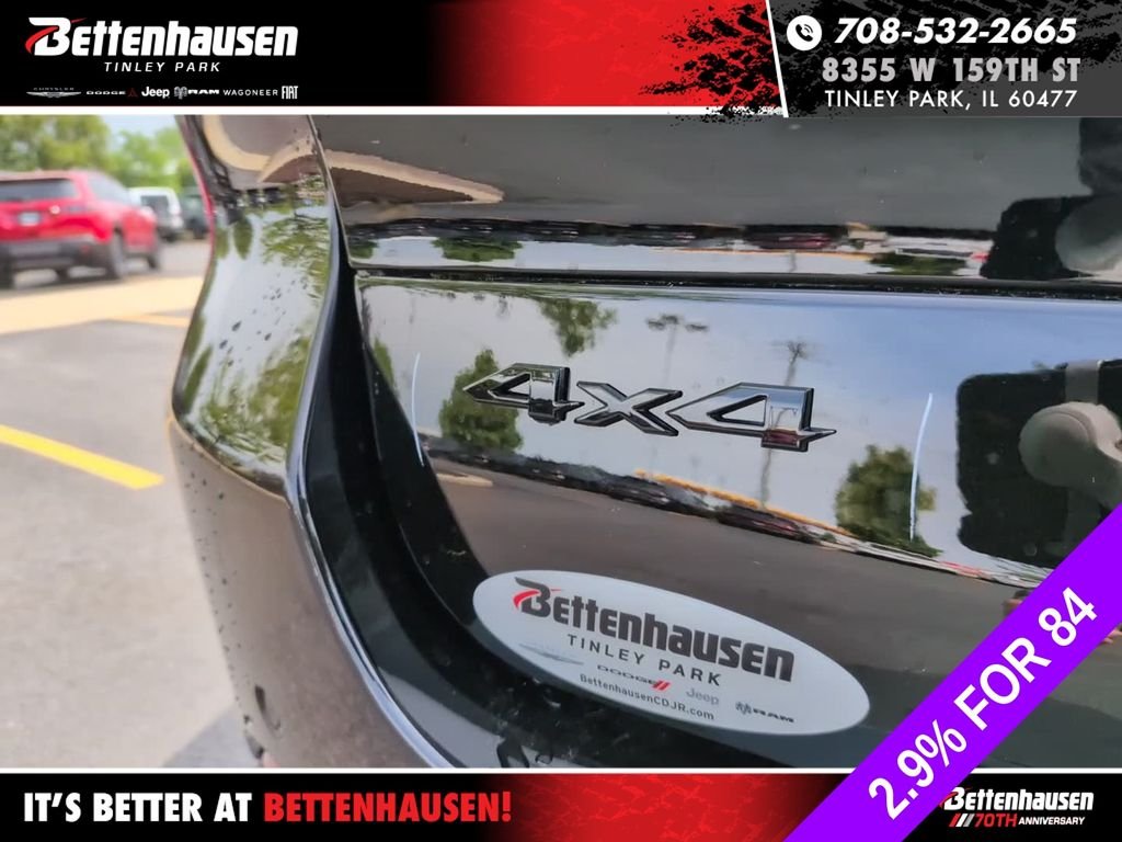 New 2026 Diamond Black Crystal Pearl-Coat Exterior Paint Jeep Laredo image 9