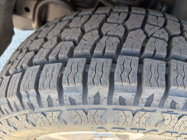 Used 2018 Silver Ice Metallic Chevrolet 4WD Z71 image 9