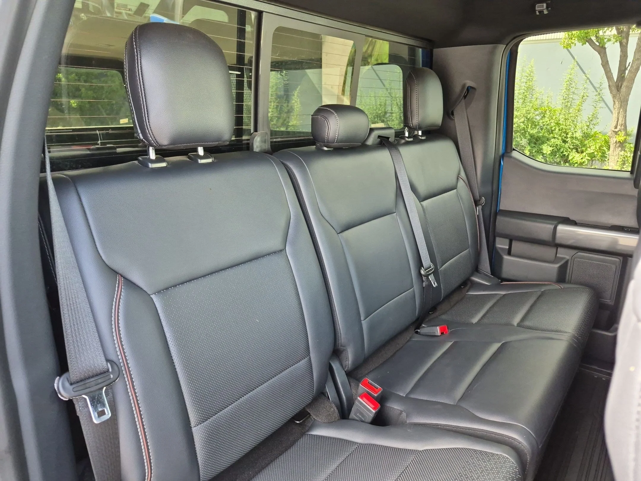 Used 2021 Blue Metallic Ford LARIAT image 27