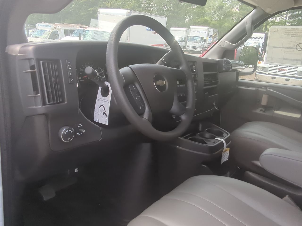 2025 Chevrolet Express Cargo Work Van - Photo 10