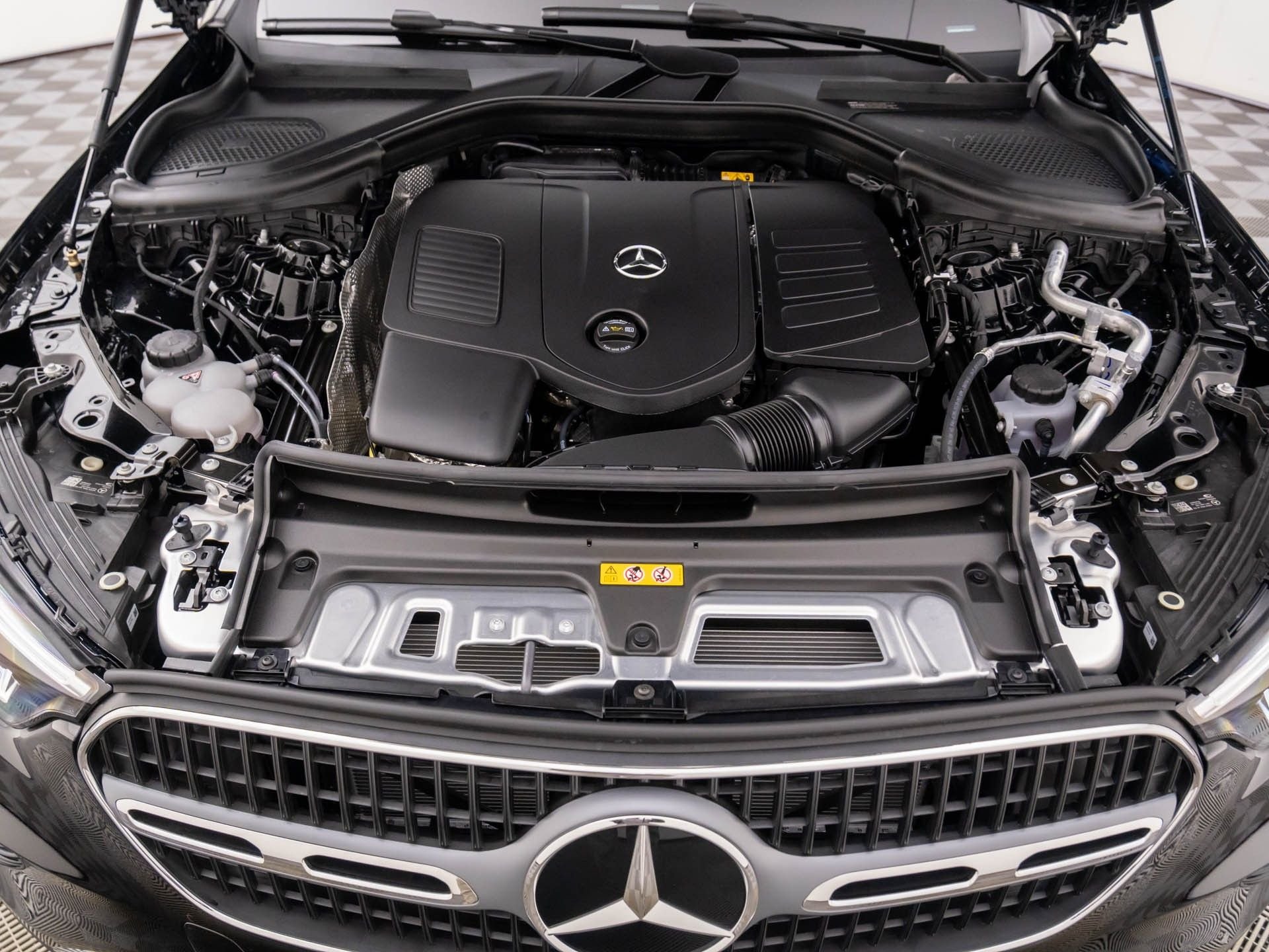 New 2026 Black Mercedes-Benz GLC 300 image 25