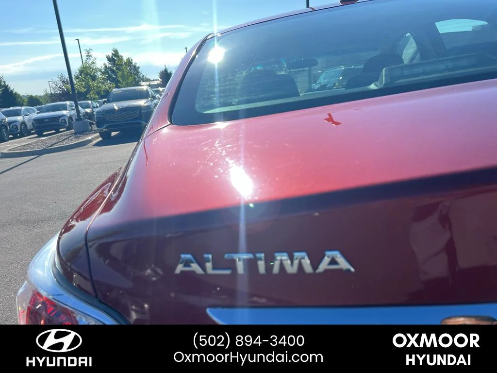Used 2015 Cayenne Red Nissan 2.5 SV image 15