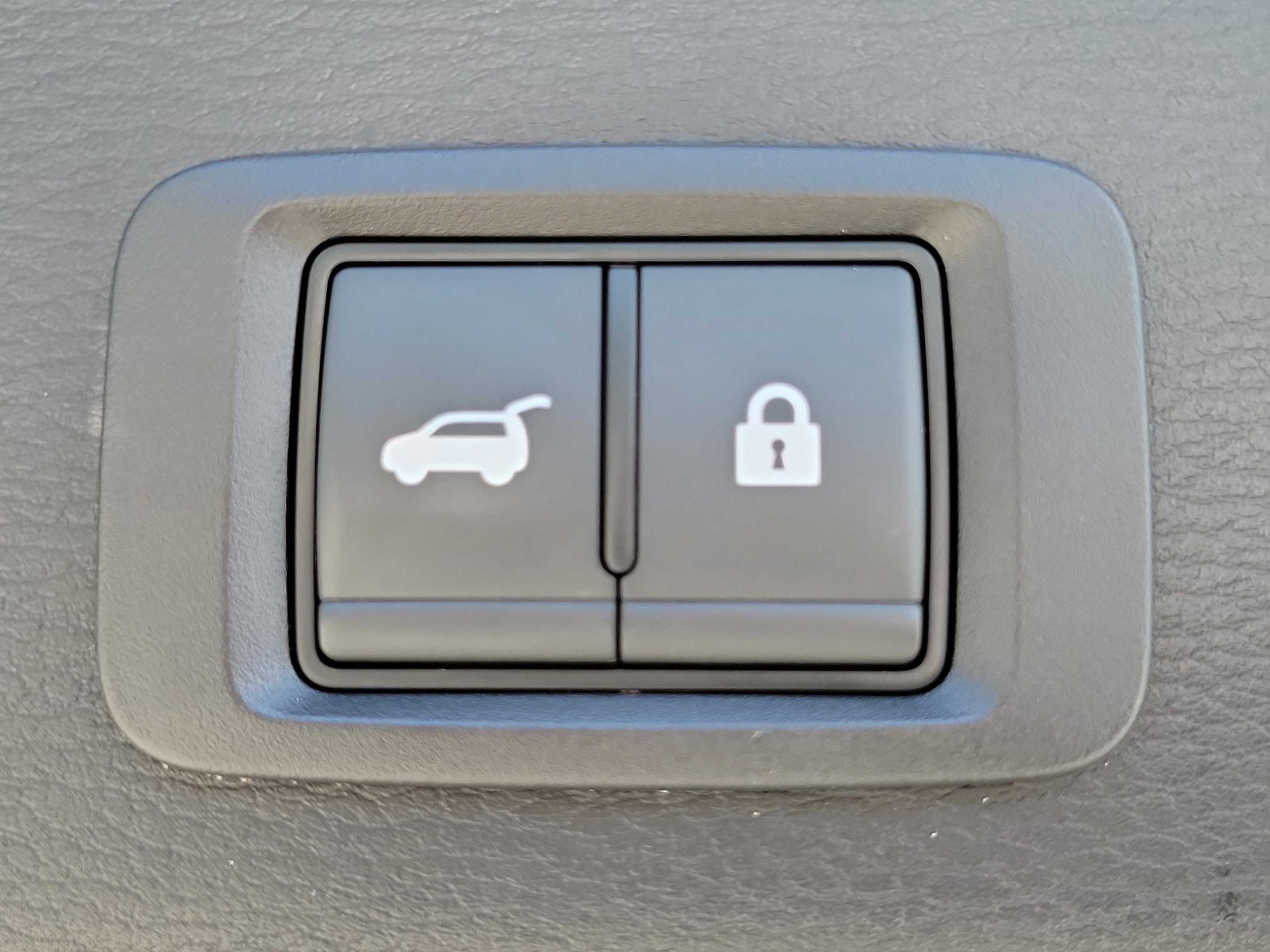 Used 2025 Graphite Gray Mitsubishi SEL image 8