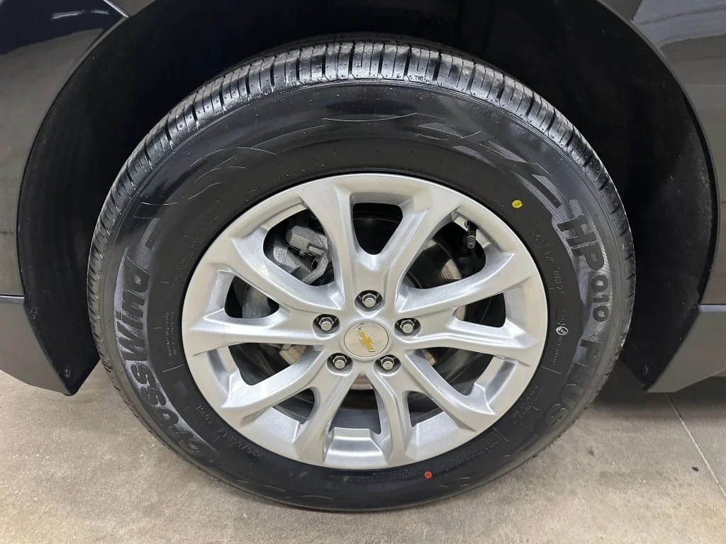 Used 2018 MOSAIC BLACK METALLIC Chevrolet LT image 34