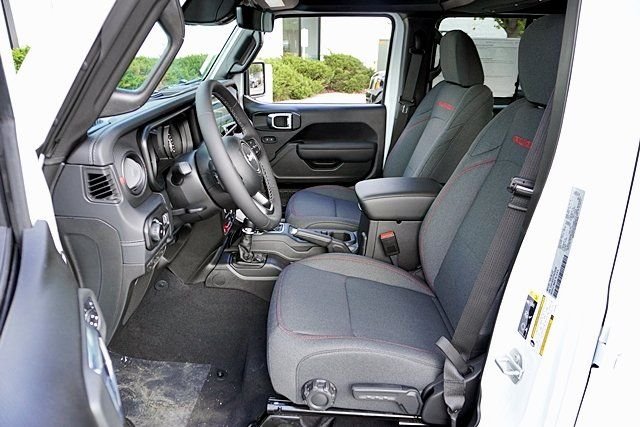 New 2026 Bright White Clear-Coat Exterior Paint Jeep Rubicon image 20