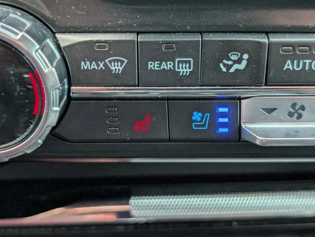 Used 2022 Black Ford Lariat image 20