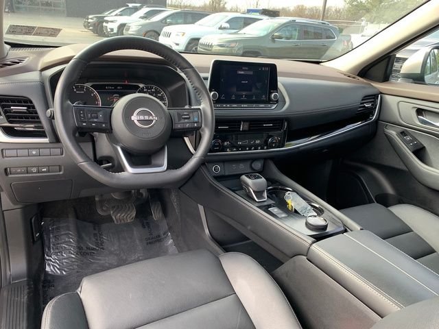 Used 2023 Gold Nissan SL image 17