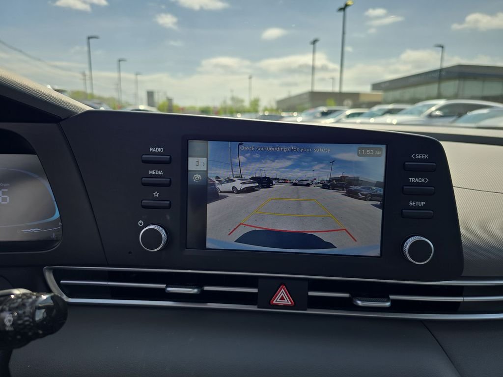 Used 2025 White Hyundai SE image 17