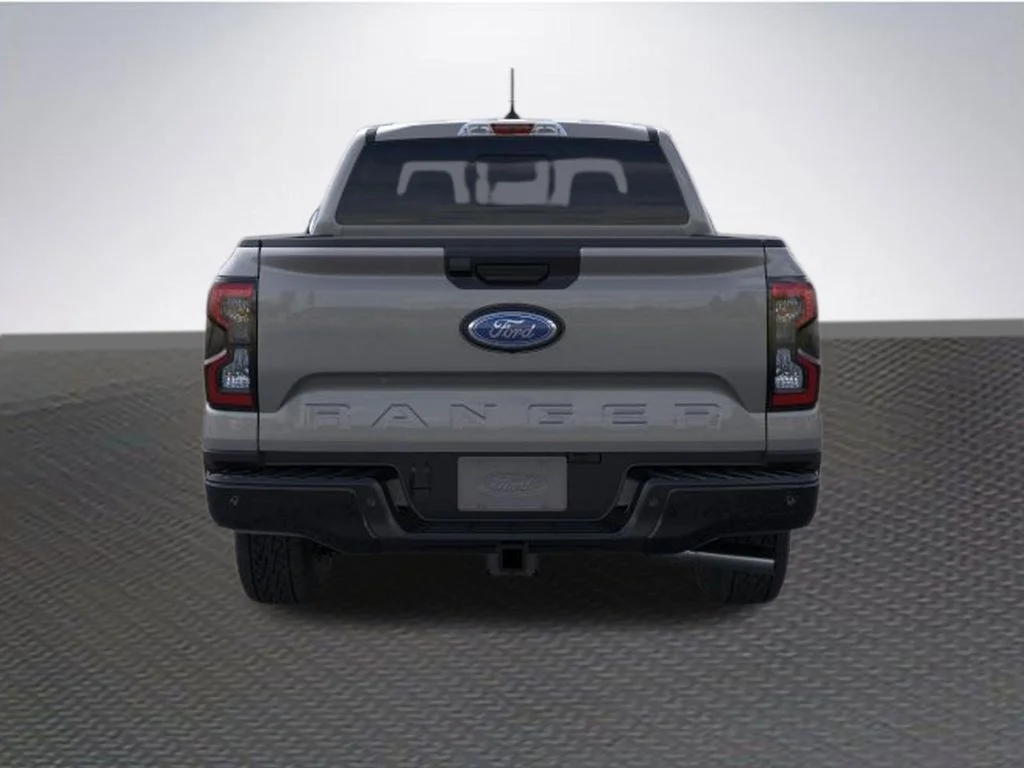 New 2026 Carbonized Gray Metallic Ford XLT image 5