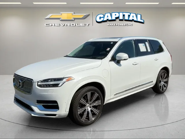 Used 2022 White Volvo T8 Inscription 7 Passenger image 1