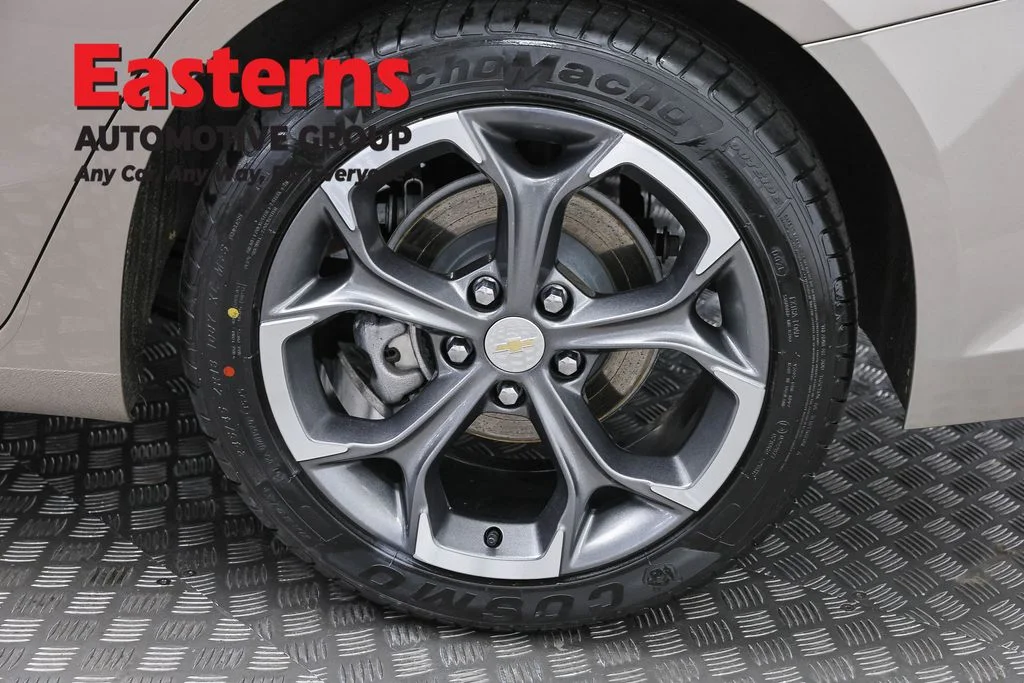 Used 2024 Gray Chevrolet LT image 33