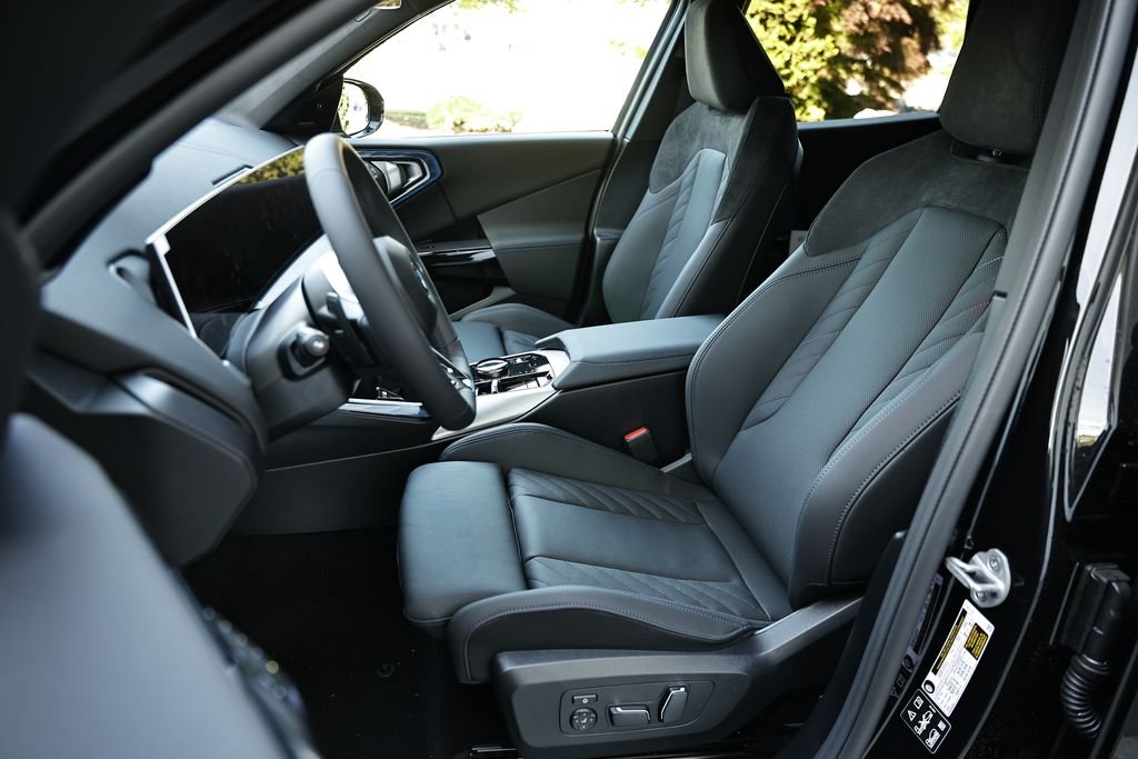 New 2026 Black Sapphire Metallic BMW 30 xDrive image 20