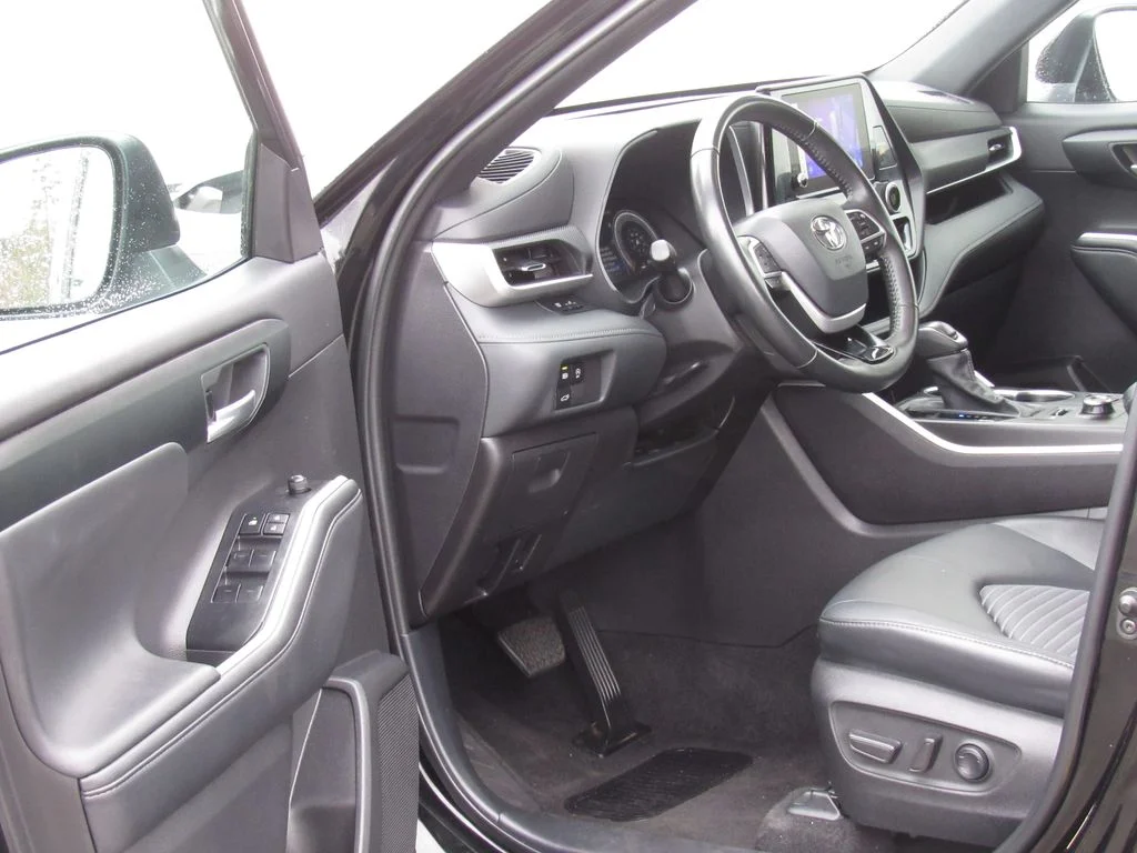 2025 Toyota Highlander XSE - Photo 8