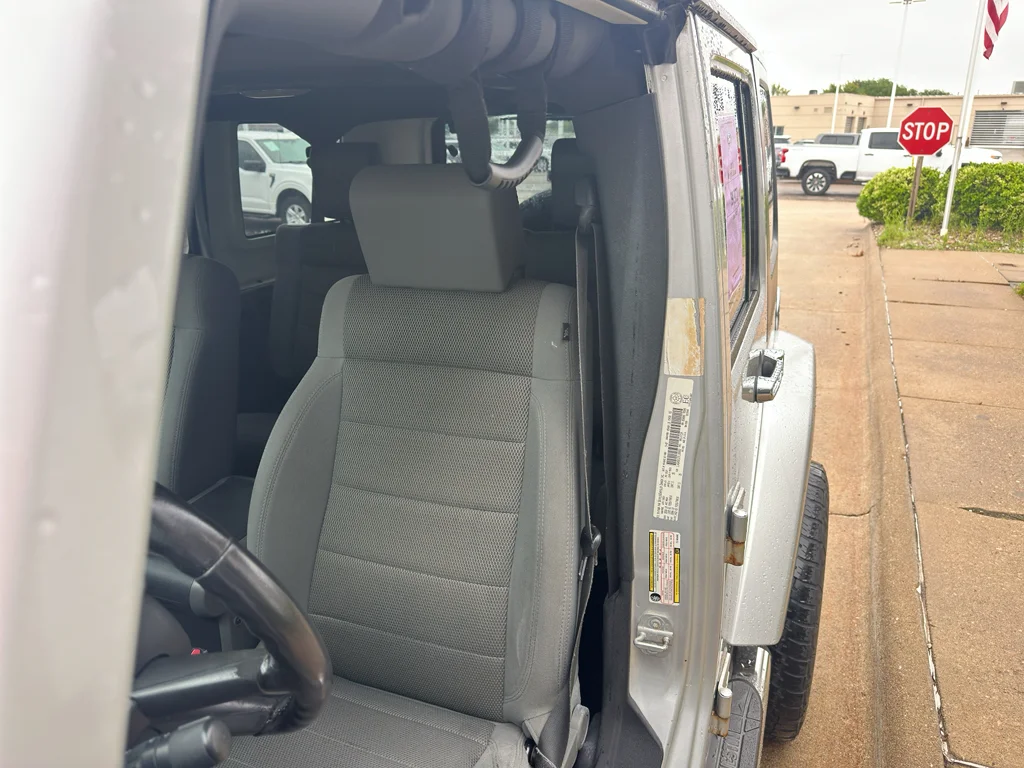 Used 2007 Bright Silver Metallic Clearcoat/Black Soft Top Jeep Sahara image 21