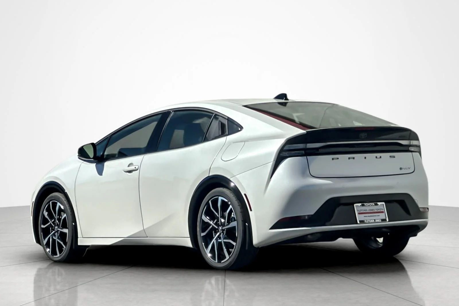 New 2027 Wind Chill Pearl <sup>1</sup> Toyota  XSE image 3