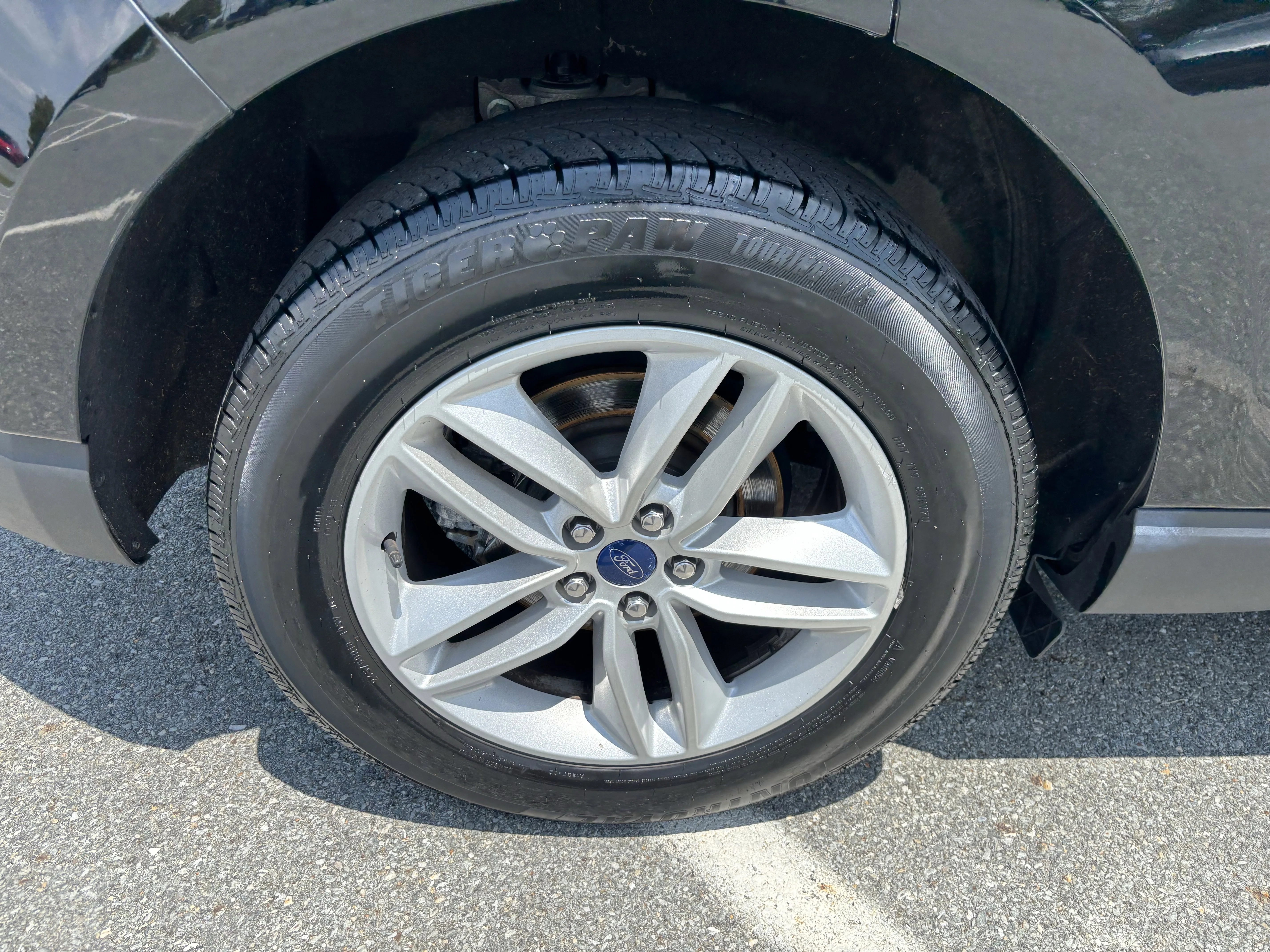 Used 2018 Shadow Black Ford SEL image 38