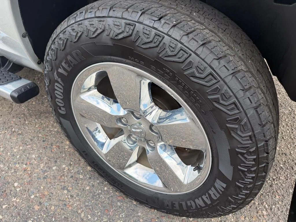 Used 2018 Silver Ram Big Horn image 22