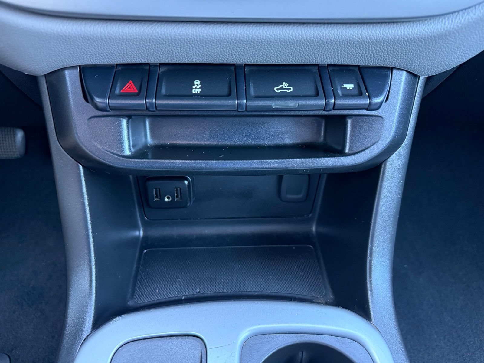 Used 2020 SUMMIT WHITE Chevrolet 4WD LT image 22