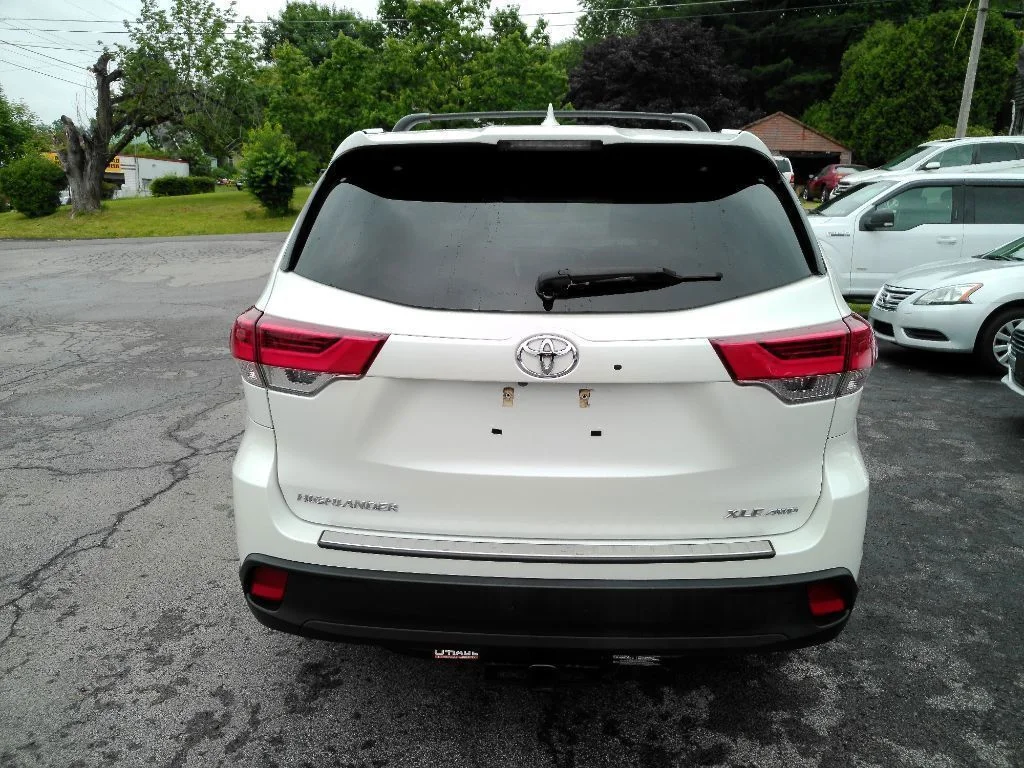 Used 2019 White Toyota XLE image 6