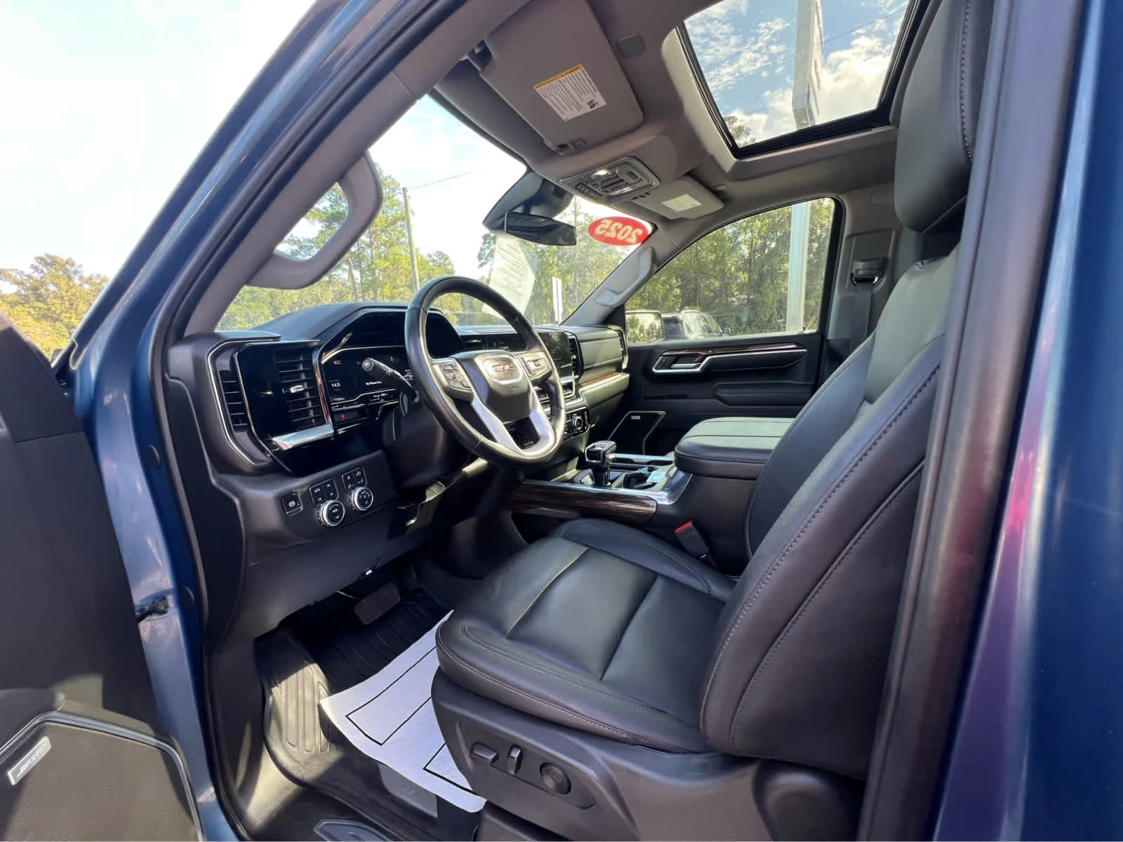 Used 2025 Downpour Metallic GMC Elevation image 10