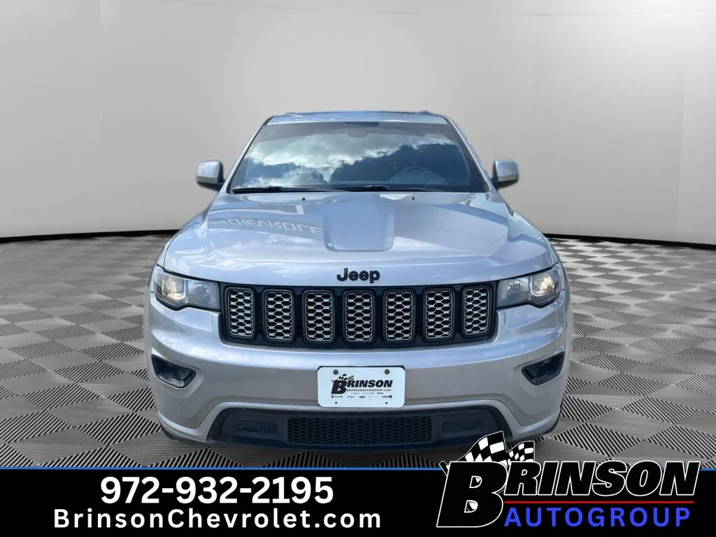 Used 2017 Silver Jeep Altitude image 2
