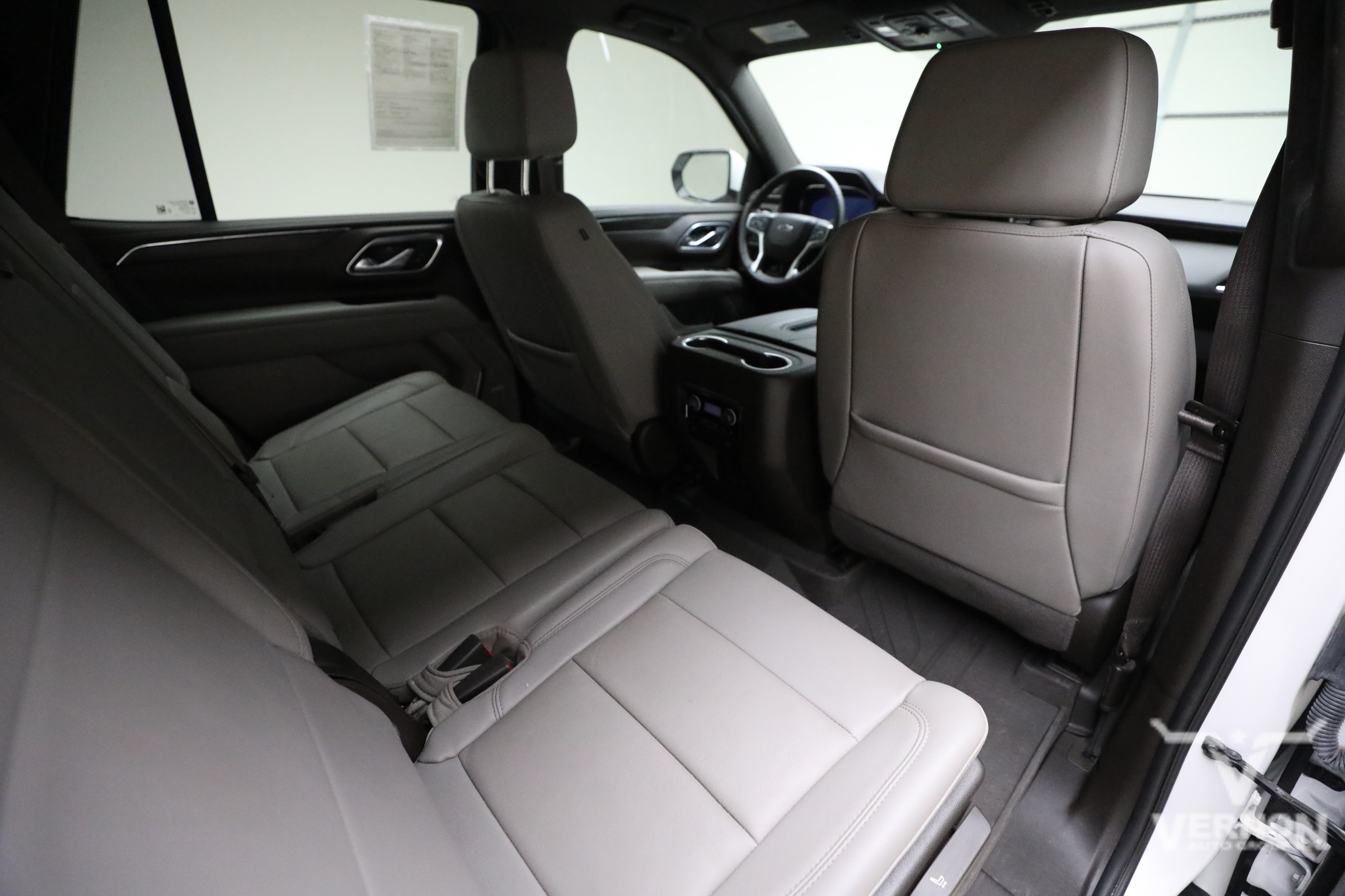 Used 2024 Iridescent Pearl Tricoat Chevrolet Y image 12