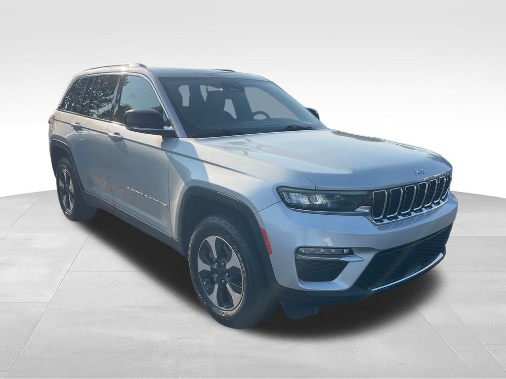 Used 2024 Silver Jeep 4xe image 7