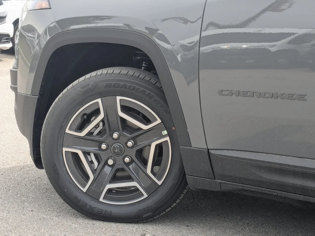 New 2026 Grey Jeep Limited - - 4x4 - 1.6L I- 4 Turbo Hybrid - 12.3 Uconnect w/ Nav - Pano Sunroof & More! image 9