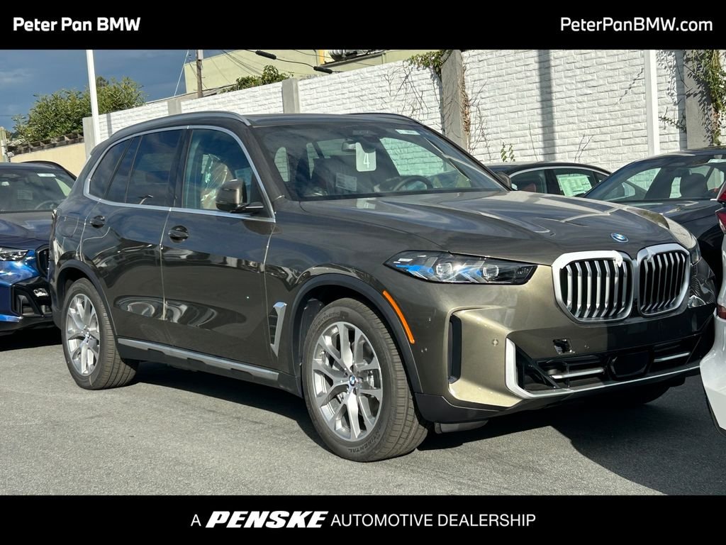 New 2026 Manhattan Green Metallic BMW xDrive50e image 1