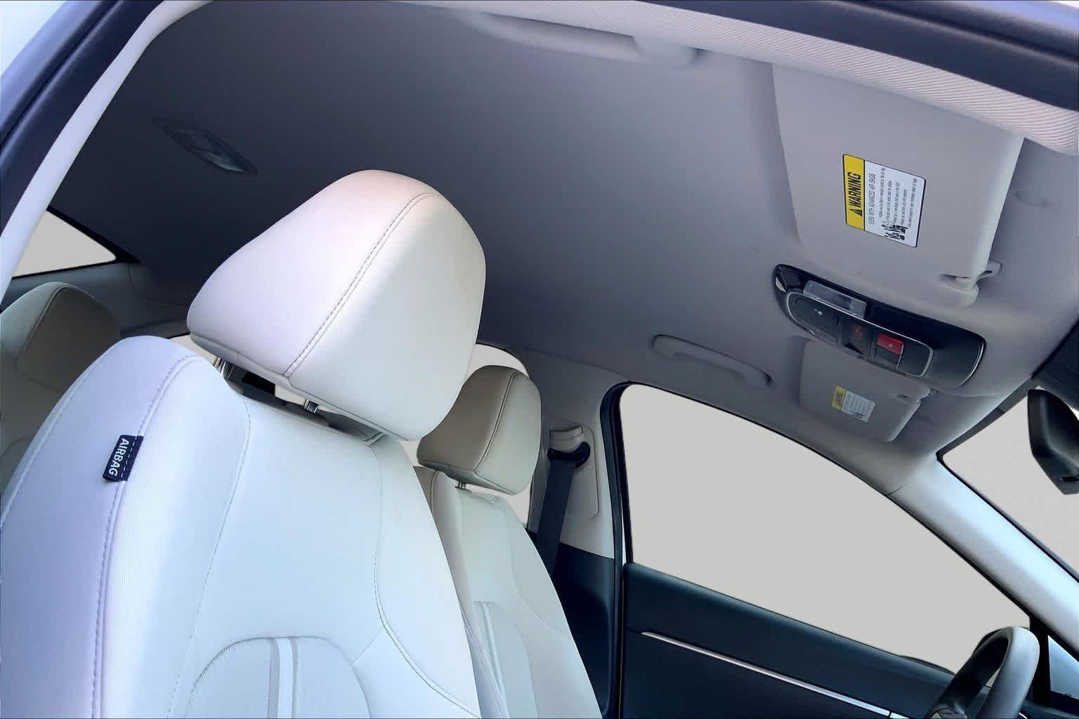 Used 2025 Serenity White Hyundai SE image 13