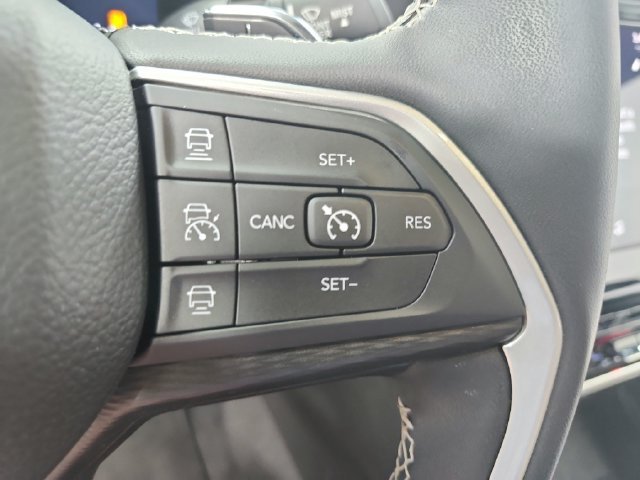 Used 2023 Silver Jeep Altitude image 26