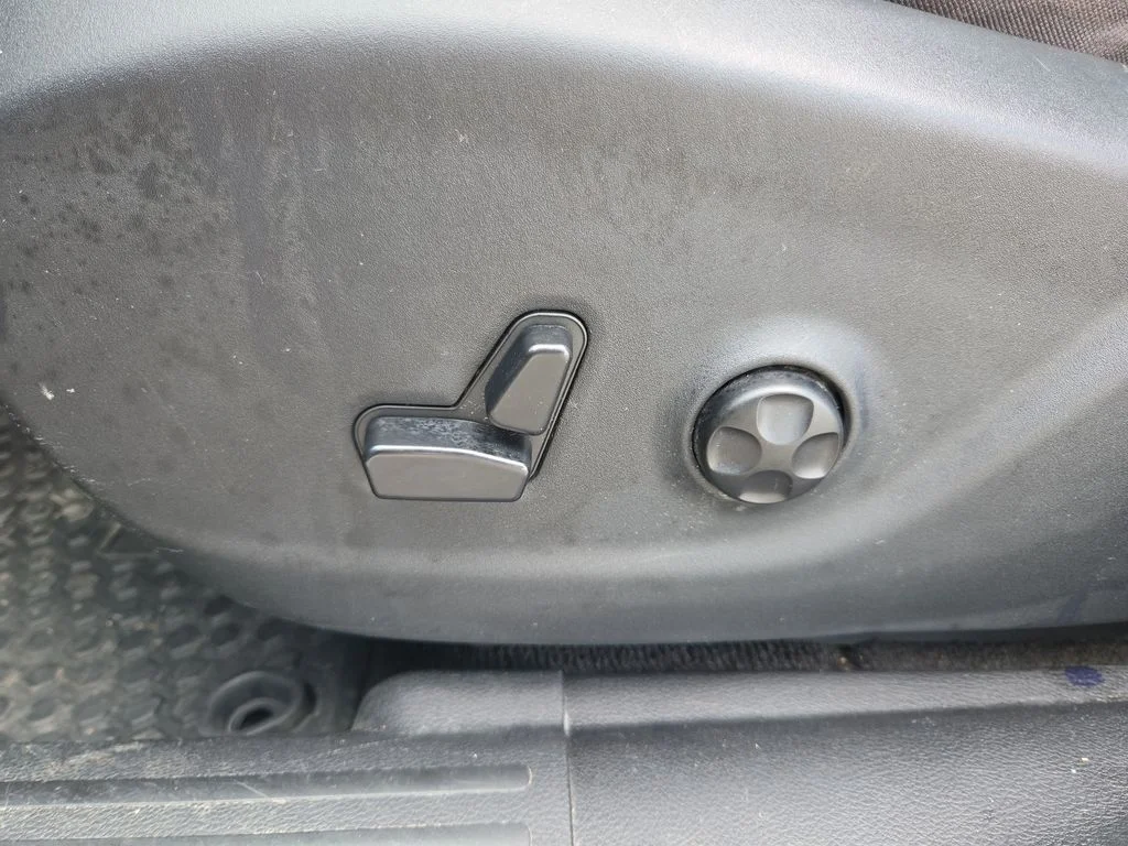 Used 2014 Gray Jeep Latitude image 25