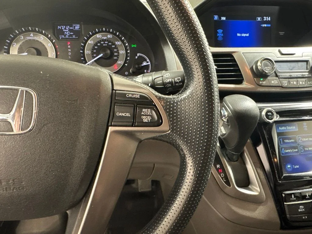Used 2016 Lunar Silver Metallic Honda SE image 10