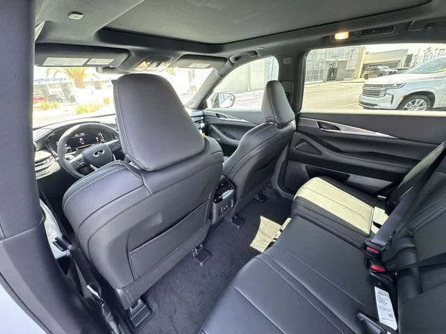 New 2027 White INFINITI LUXE image 22