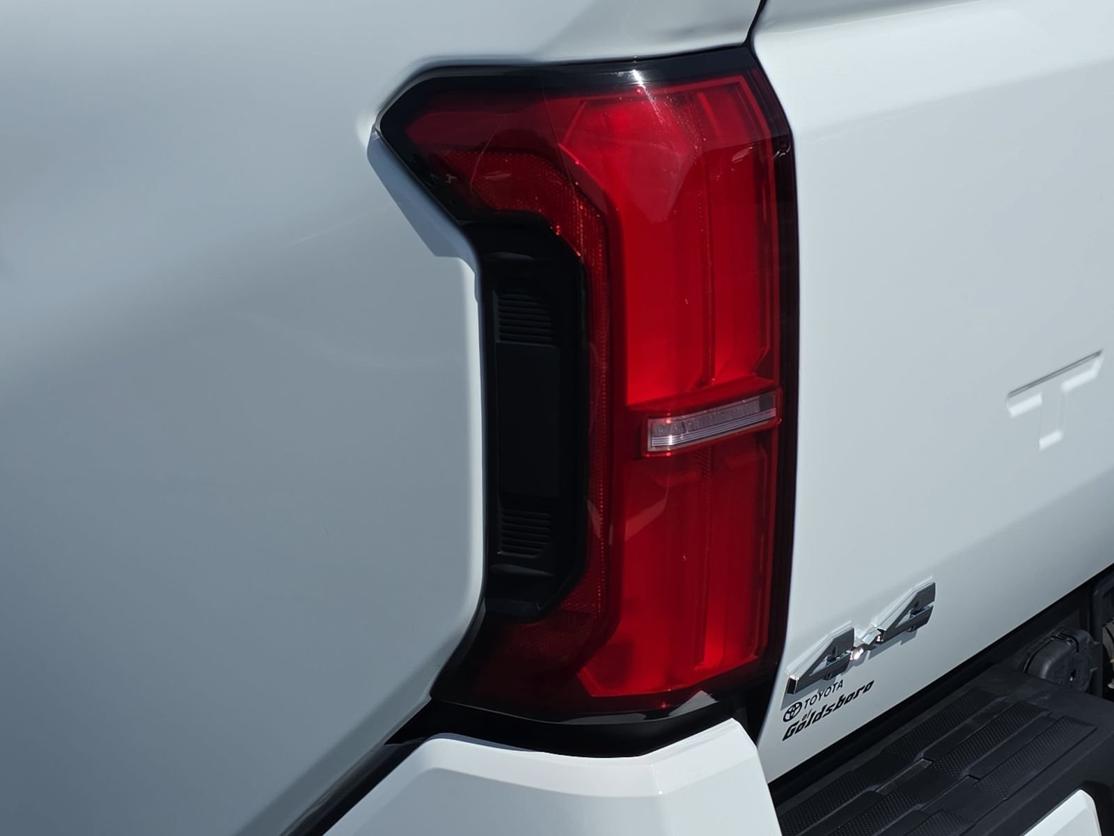 2025 Toyota Tacoma SR5 - Photo 33