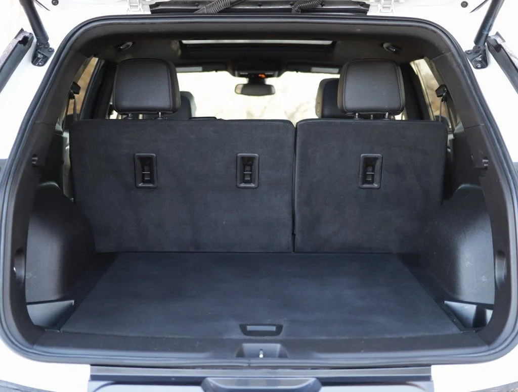 Used 2022 Iridescent Pearl Tricoat Chevrolet Premier image 31