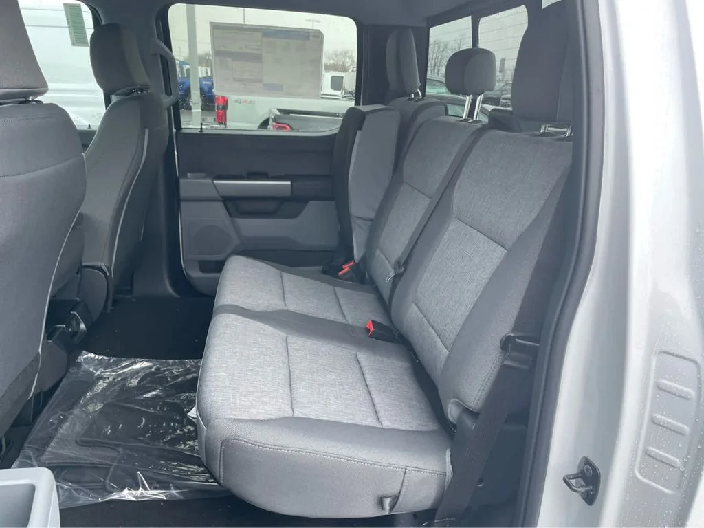 New 2026 Oxford White Ford F-250® XL image 30