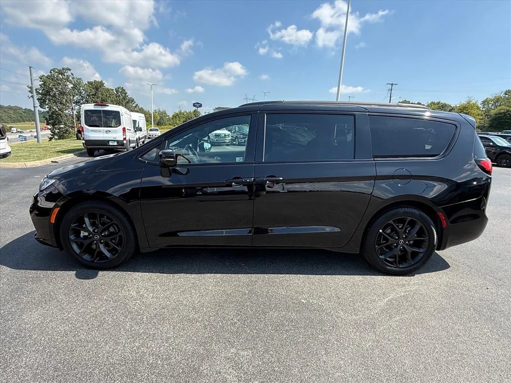 2025 Chrysler Pacifica