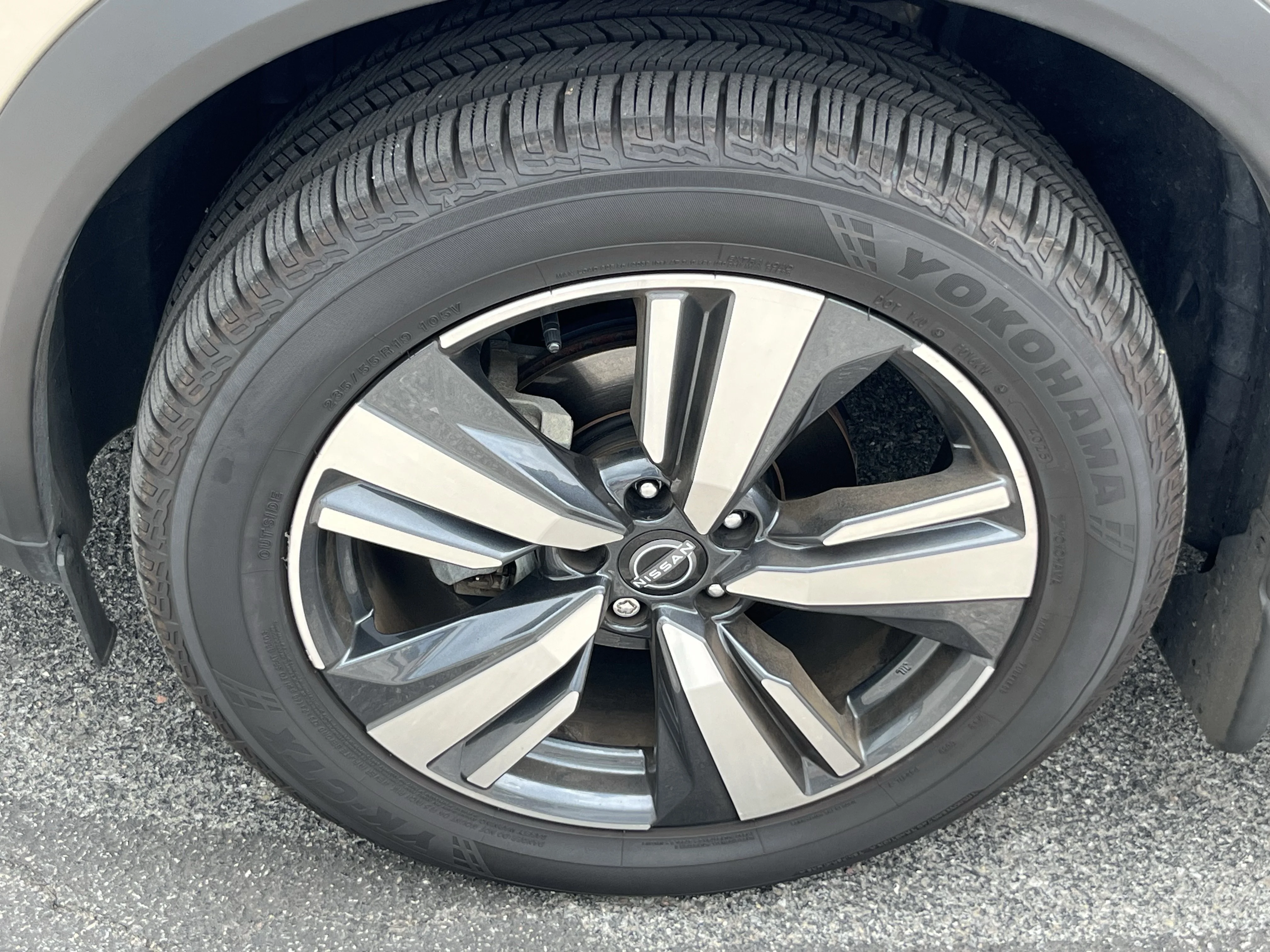 Used 2023 Champagne Silver Metallic Nissan Platinum image 14