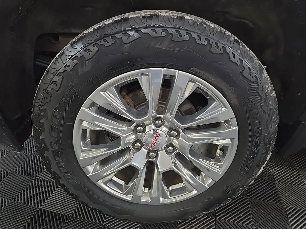 Used 2021 White GMC Denali image 14